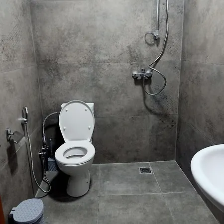 Click Apartment *